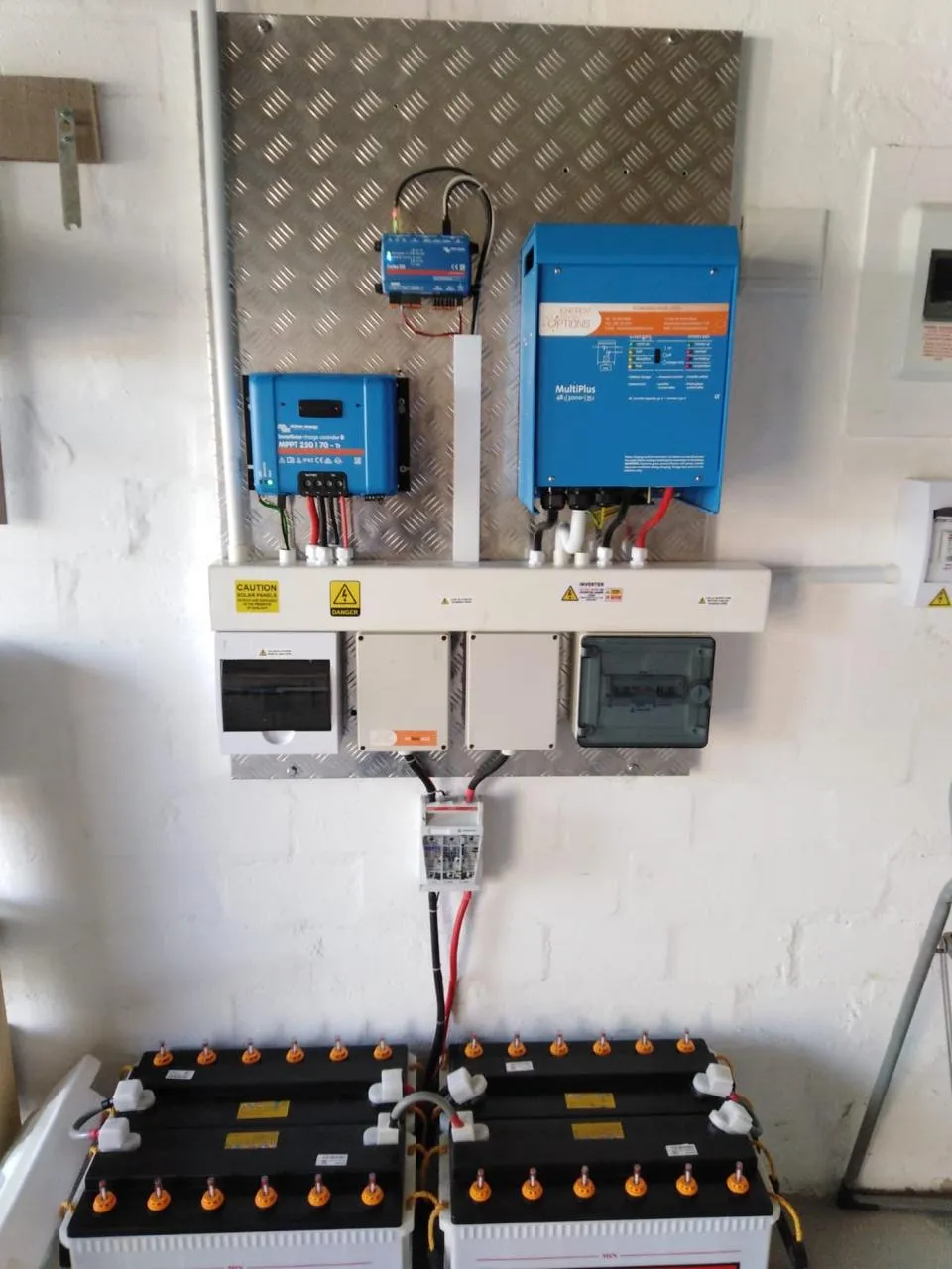 Suburban Double MPPT Control Station